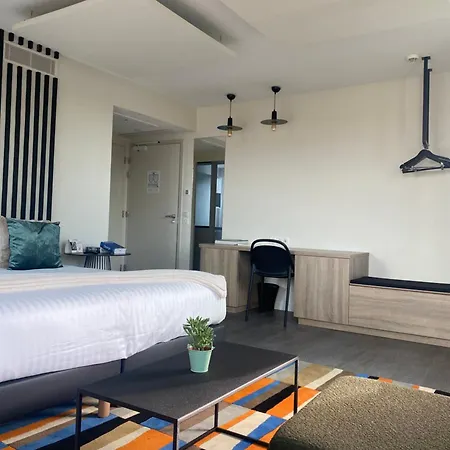 Hotel The Originals Boutique, Maison Montmartre Les Puces 4*