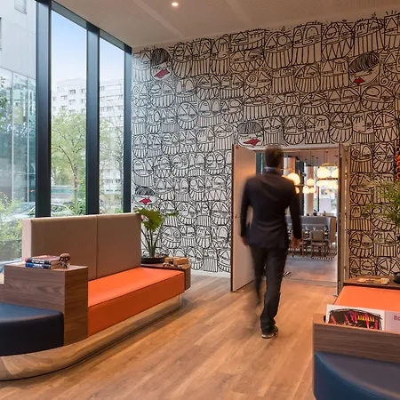 Hotel The Originals Boutique, Maison Montmartre Les Puces 4*